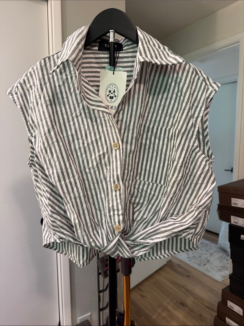 Cider Striped Button-Front Tie-Hem Sleeveless Top in Green and White size L